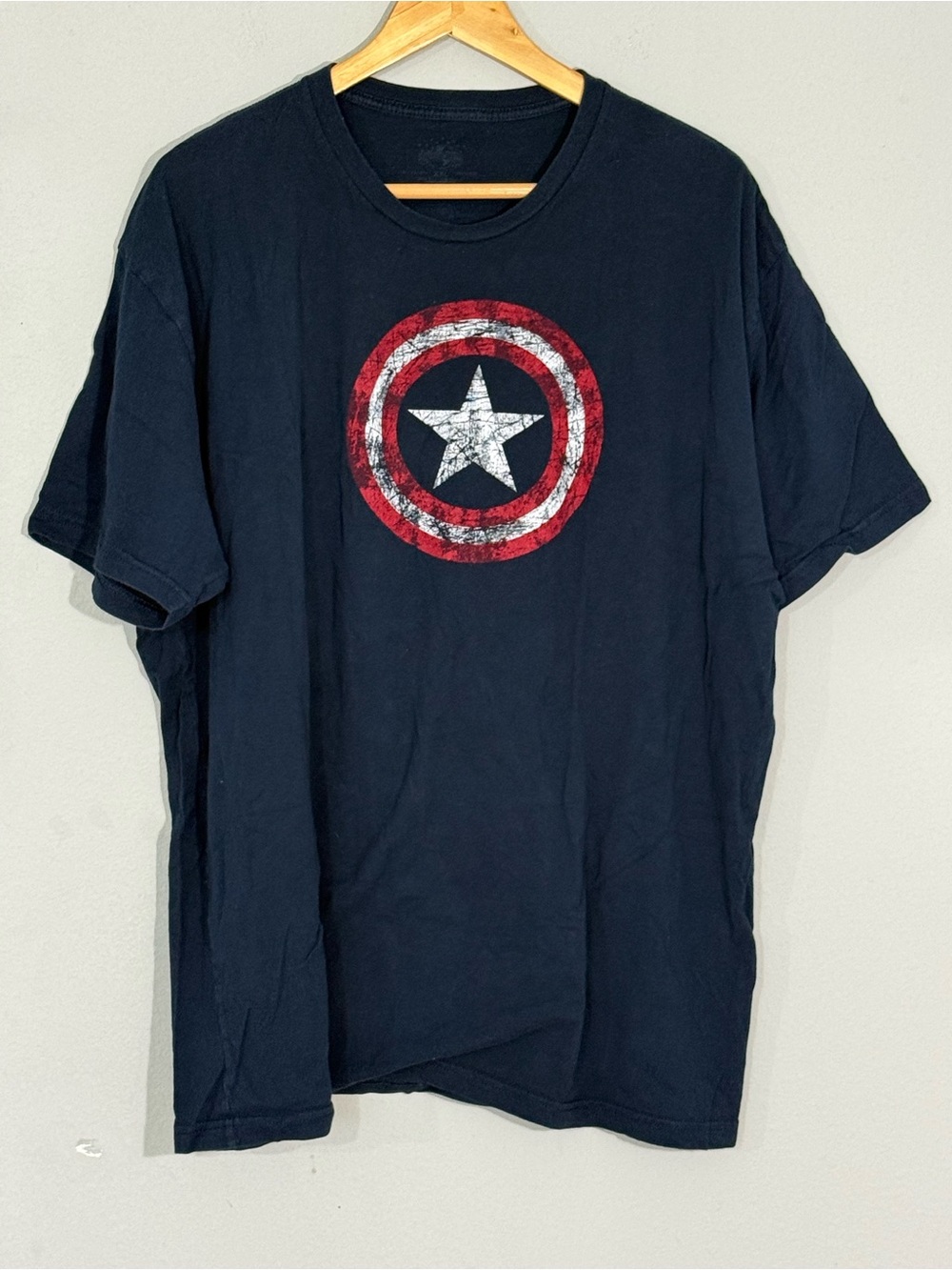 Marvel Captain America Universal Islands of Adventure Distressed Shield T-Shirt